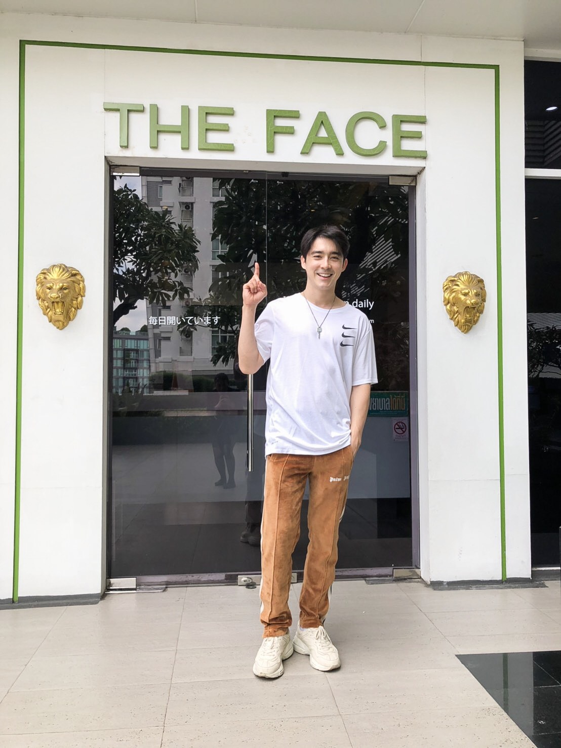 คุณโอม คณิน สแตนลีย์